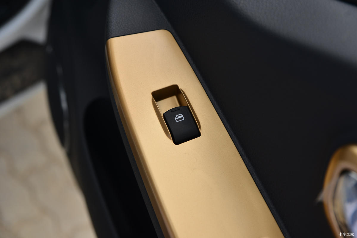 ����;�� T5 1.6L 122���� ���� 3.965�׵�����ʽС��(����)(EQ5031XXY16QEAC)��ʻ��                                               