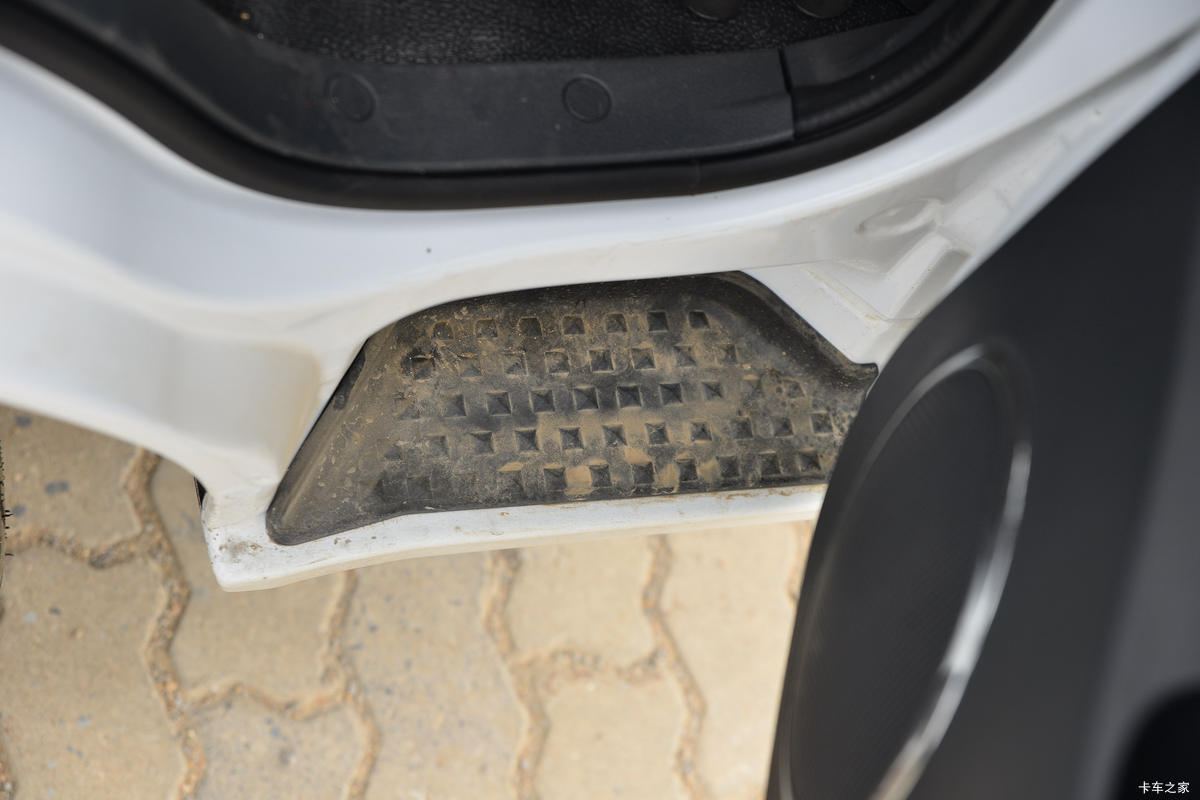 ����;�� T5 1.6L 122���� ���� 3.965�׵�����ʽС��(����)(EQ5031XXY16QEAC)��ʻ��                                               