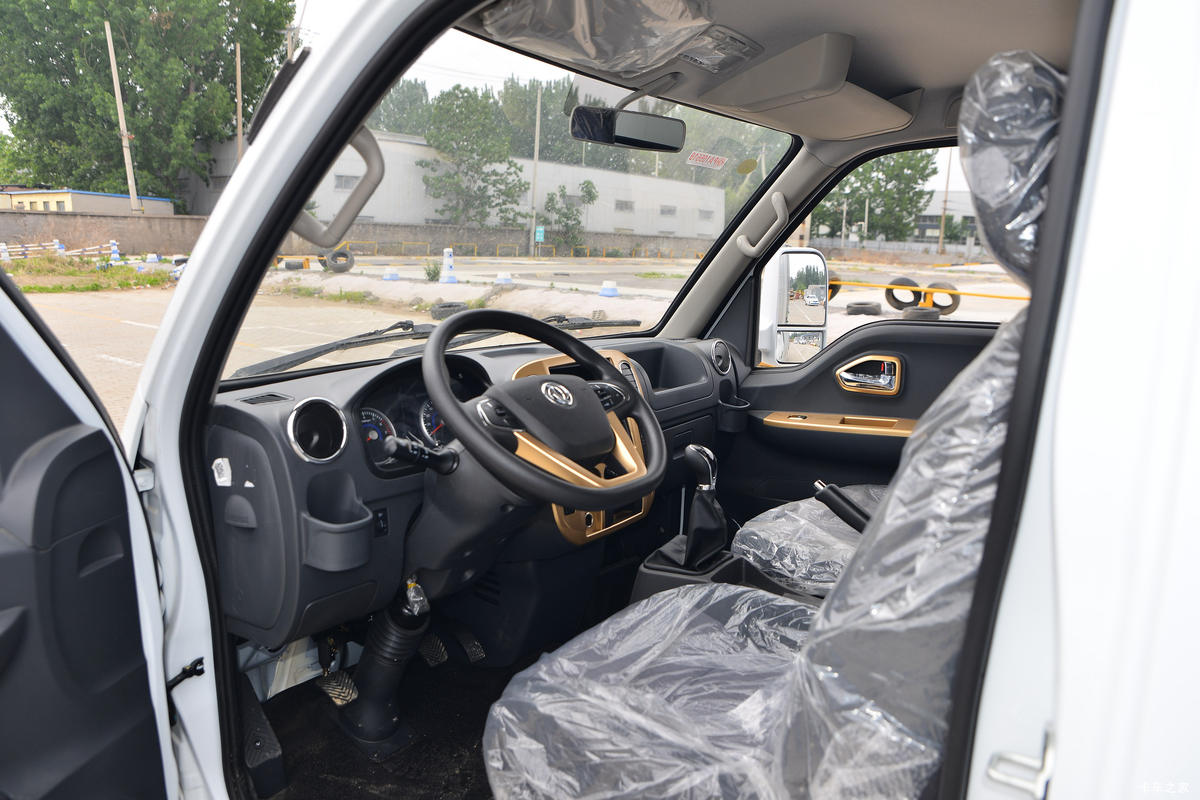 ����;�� T5 1.6L 122���� ���� 3.965�׵�����ʽС��(����)(EQ5031XXY16QEAC)��ʻ��                                               