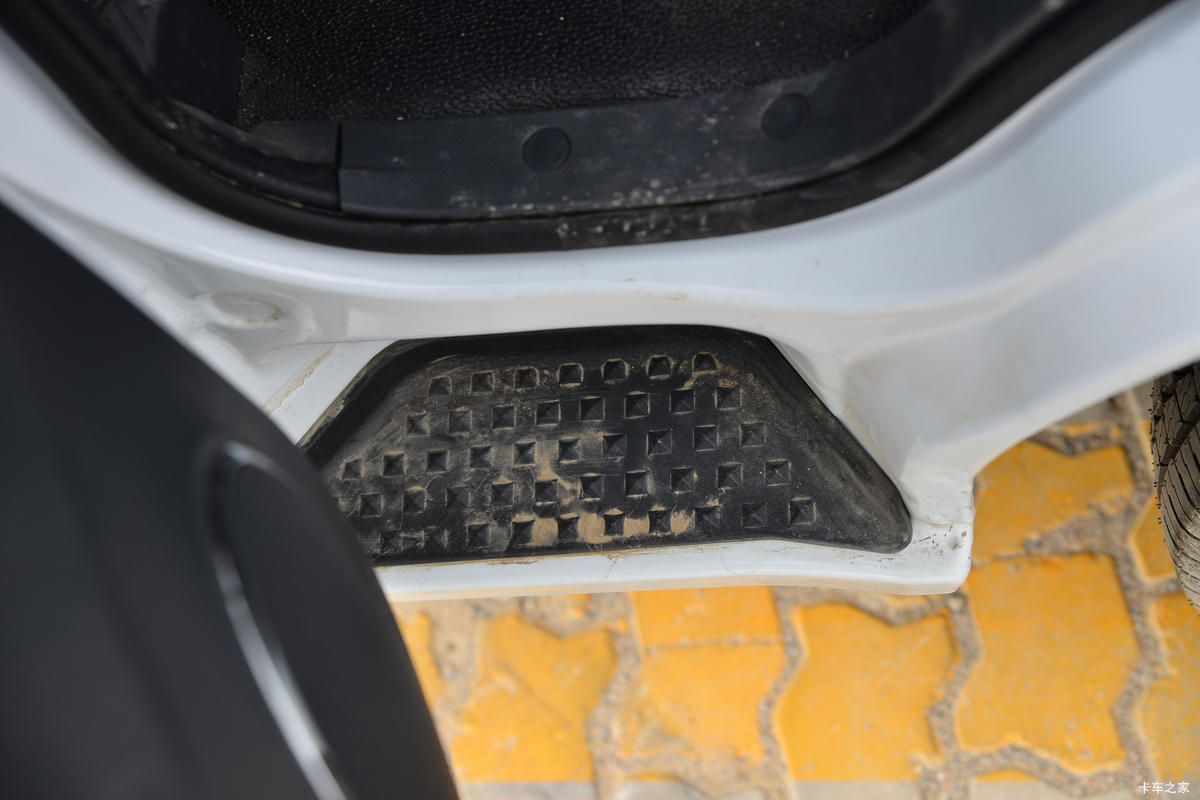 ����;�� T5 1.6L 122���� ���� 3.965�׵�����ʽС��(����)(EQ5031XXY16QEAC)��ʻ��                                               