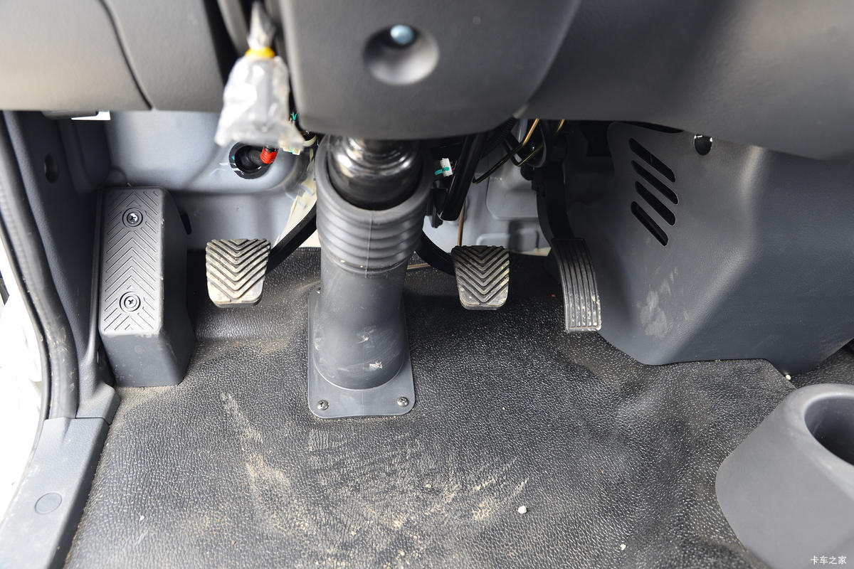 ����;�� T5 1.6L 122���� ���� 3.965�׵�����ʽС��(����)(EQ5031XXY16QEAC)��ʻ��                                               