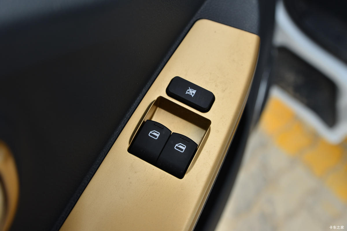 ����;�� T5 1.6L 122���� ���� 3.965�׵�����ʽС��(����)(EQ5031XXY16QEAC)��ʻ��                                               