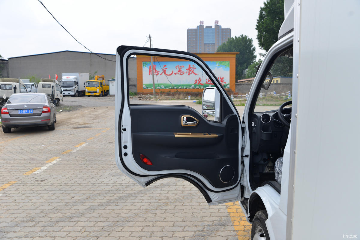 ����;�� T5 1.6L 122���� ���� 3.965�׵�����ʽС��(����)(EQ5031XXY16QEAC)��ʻ��                                               