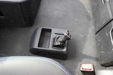 һ����� J6V�ؿ� �캽�� 620���� 6X4 AMT�Զ���ǣ����(Һ��)(CA4250P66K33T1AE6)ͼƬ