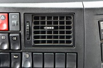 ���� ������D9 200���� 4X2 6.8����ʽ�ػ���(����)(EQ5181XXYL9CDGAC)ͼƬ