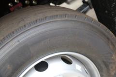 陕汽康明斯 龙骥 260马力 4X2 6.8米厢式载货车(国六)(SX5189CCYLA501F2)