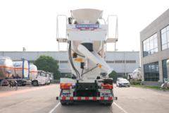 青岛解放 JH6 350马力 8X4 7.74方混凝土搅拌运输车(瑞江牌)(WL5316GJBCAG6BF)