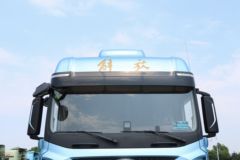 青岛解放 鹰途 头等舱 660马力 6X4 AMT自动档牵引车(带液缓)(CA4257P35K2T1E6A80)