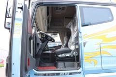 青岛解放 鹰途 头等舱 660马力 6X4 AMT自动档牵引车(带液缓)(CA4257P35K2T1E6A80)