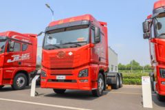 青岛解放 JH6重卡 四季款 530马力 6X4 LNG自动档牵引车(液缓)(CA4259P25K15T1NE6A80)