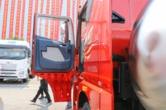 青岛解放 JH6重卡 四季款 530马力 6X4 LNG自动档牵引车(液缓)(CA4259P25K15T1NE6A80)