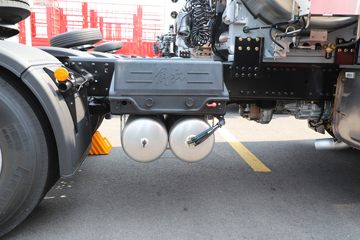 �ൺ��� JH6�ؿ� �ļ��� 530���� 6X4 LNG�Զ���ǣ����(Һ��)(CA4259P25K15T1NE6A80)ͼƬ