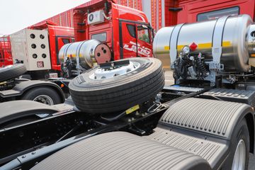 �ൺ��� JH6�ؿ� �ļ��� 530���� 6X4 LNG�Զ���ǣ����(Һ��)(CA4259P25K15T1NE6A80)ͼƬ