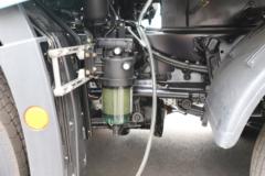 青岛解放 JH6 智尊版 四季款 560马力 8X4 9.5米AMT自动档冷藏车