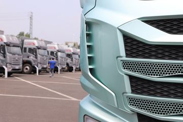 �ൺ��� ӥ; ����� 580���� 4X2 AMT�Զ���ǣ����(��Һ��)ͼƬ