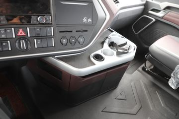 �ൺ��� ӥ; ����� 580���� 4X2 AMT�Զ���ǣ����(��Һ��)ͼƬ