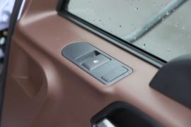 领途&nbsp;电动自卸车驾驶室图片