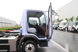 领途&nbsp;电动自卸车驾驶室图片