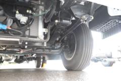 解放 虎6G 5.2T 单排插电式混合动力旅居车(欧旅牌)(ZCL5050XLJCHEV)