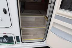 解放 虎6G 5.2T 单排插电式混合动力旅居车(欧旅牌)(ZCL5050XLJCHEV)