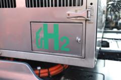 青岛解放 JH6重卡 6X4 氢燃料电池牵引车281.92kWh