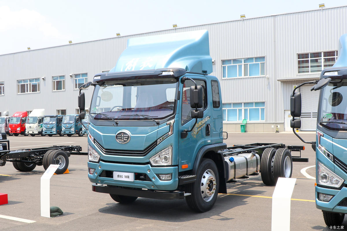 解放虎6G 2.5L柴油 185马力 法士特8档 3.78米排半厢式轻卡