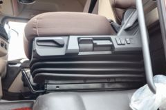 青岛解放 JH6重卡 领航版 460马力 8X4 9.4米CNG仓栅式载货车(CA5310CCYP25K15L7T4NE6A80)