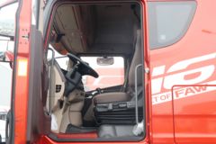 青岛解放 JH6重卡 领航版 460马力 8X4 9.4米CNG仓栅式载货车(CA5310CCYP25K15L7T4NE6A80)