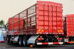 青岛解放 JH6重卡 领航版 460马力 8X4 9.4米CNG仓栅式载货车(CA5310CCYP25K15L7T4NE6A80)