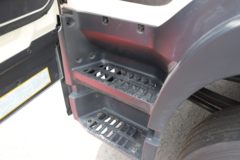 青岛解放 解放JK6 320马力 6X2 中置轴轿运车