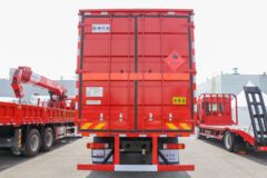 青岛解放 JK6 350马力 8X4 9.6米易燃液体厢式运输车(百捷牌)