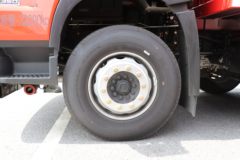 青岛解放 JK6 350马力 8X4 9.6米易燃液体厢式运输车(百捷牌)