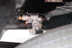 青岛解放 JK6中卡 260马力 CNG 4X2 6.7米栏板载货车