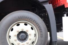 青岛解放 JK6中卡 260马力 CNG 4X2 6.7米栏板载货车