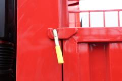 青岛解放 JK6中卡 260马力 CNG 4X2 6.7米栏板载货车