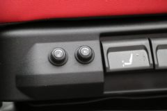 一汽解放 J6G 领航版 280马力 4X2 6.75米仓栅式载货车(国六)(CA5180CCYP62K1L4A2E6)