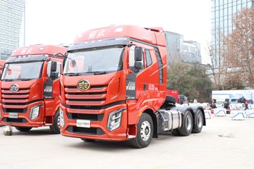 一汽解放 J6V重卡 精英版 560马力 6X4 AMT自动档牵引车(CA4250P66K25T1E6)
