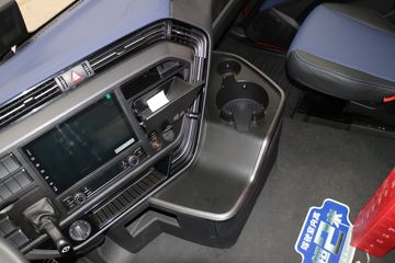 һ����� J6V�ؿ� ��Ӣ�� 560���� 6X4 AMT�Զ���ǣ����(CA4250P66K25T1E6)ͼƬ