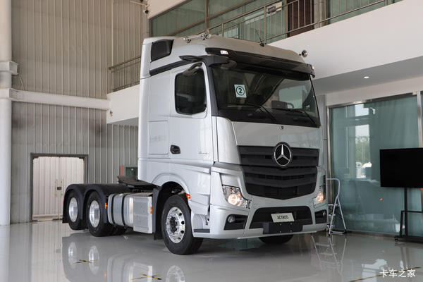奔驰 Actros C重卡 智享版 470马力 6X4 AMT自动挡牵引车(国六)