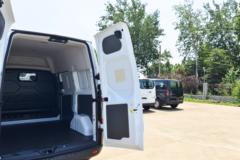 江铃汽车 新全顺 143马力  2.0T柴油 3座 短轴高顶封闭货车(国六)