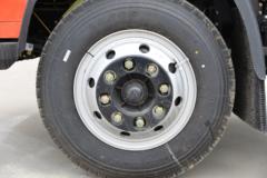 东风 福瑞卡F8 184马力 4X2 5.25米排半仓栅式载货车(国六)(EQ5145CCY8EDCAC)