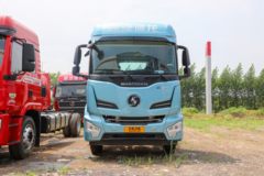 陕汽重卡 德龙M6000 旗舰版 300马力 4X2 6.85米AMT自动档仓栅式载货车(SX5189CCYVB481)