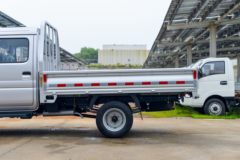 欧铃汽车 锋锐F3 1.6L 122马力 汽油 2.71米双排栏板微卡(国六)(ZB1030DSE1L)