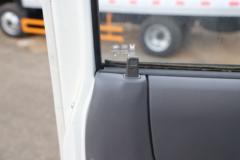 江铃 顺达窄体 122马力 4X2 4.21米易燃气体厢式运输车(JX5044XRQXG26)
