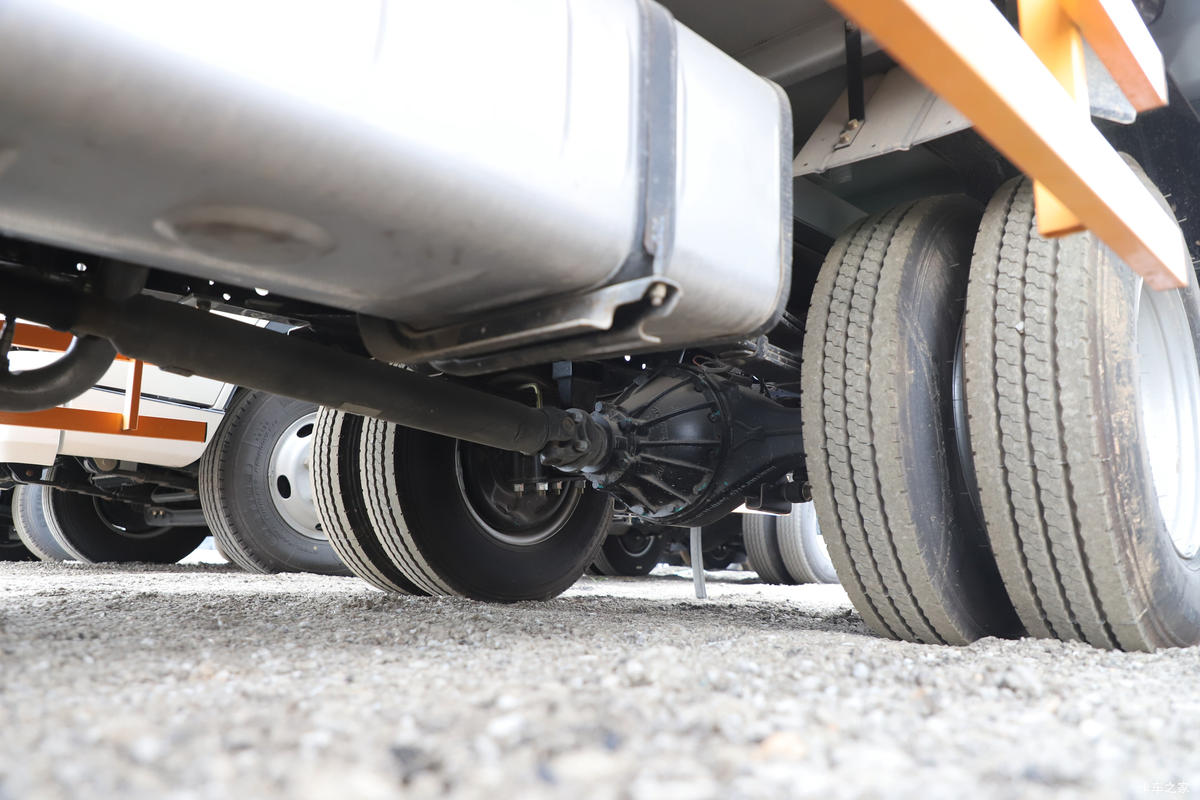 ���� ˳��խ�� 122���� 4X2 4.21����ȼ������ʽ���䳵(JX5044XRQXG26)����