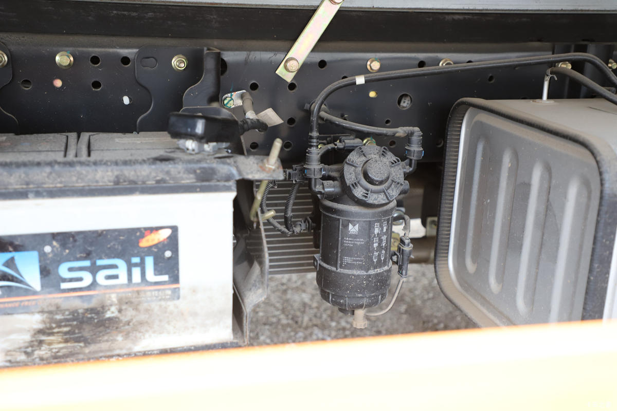 ���� ˳��խ�� 122���� 4X2 4.21����ȼ������ʽ���䳵(JX5044XRQXG26)����