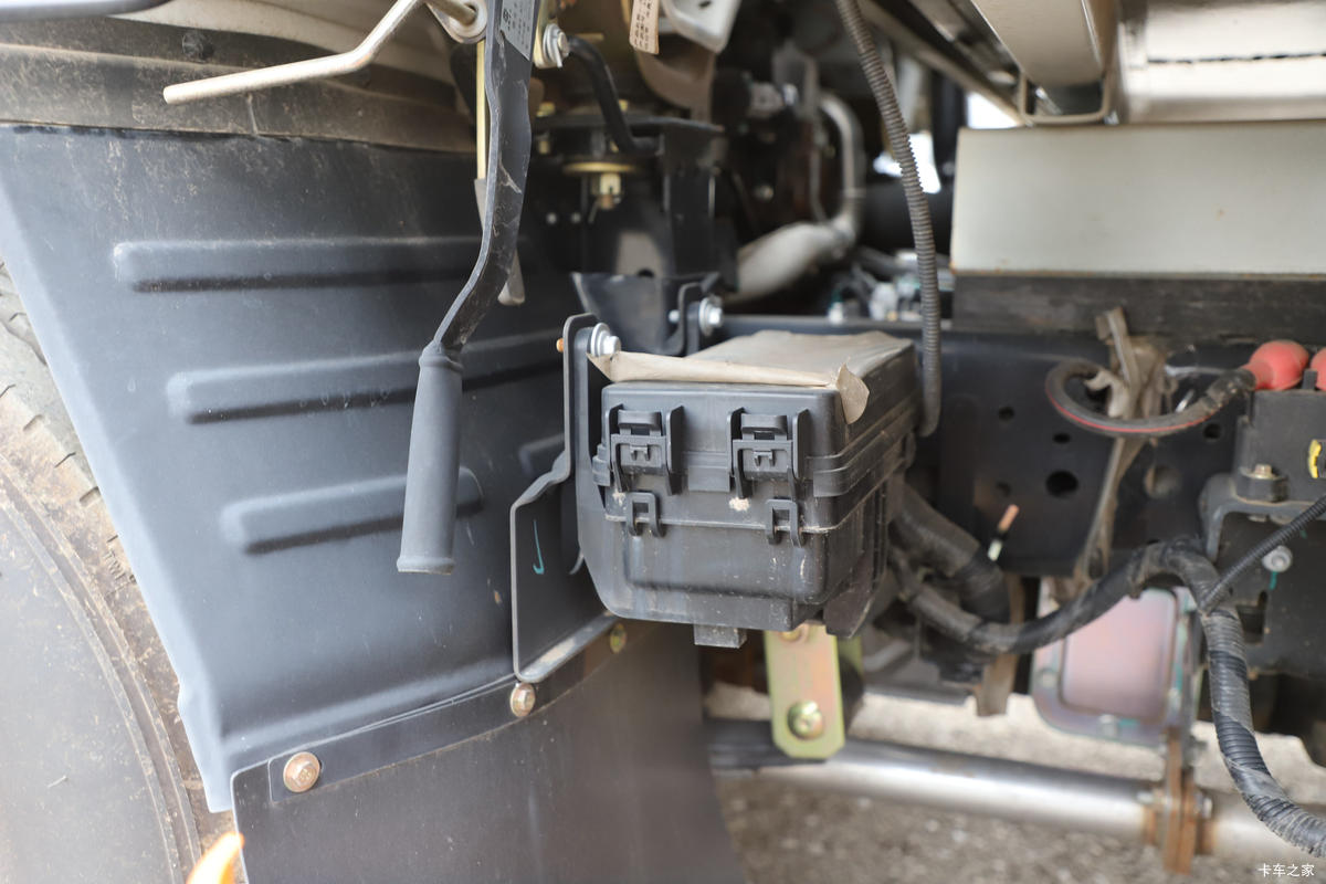 ���� ˳��խ�� 122���� 4X2 4.21����ȼ������ʽ���䳵(JX5044XRQXG26)����