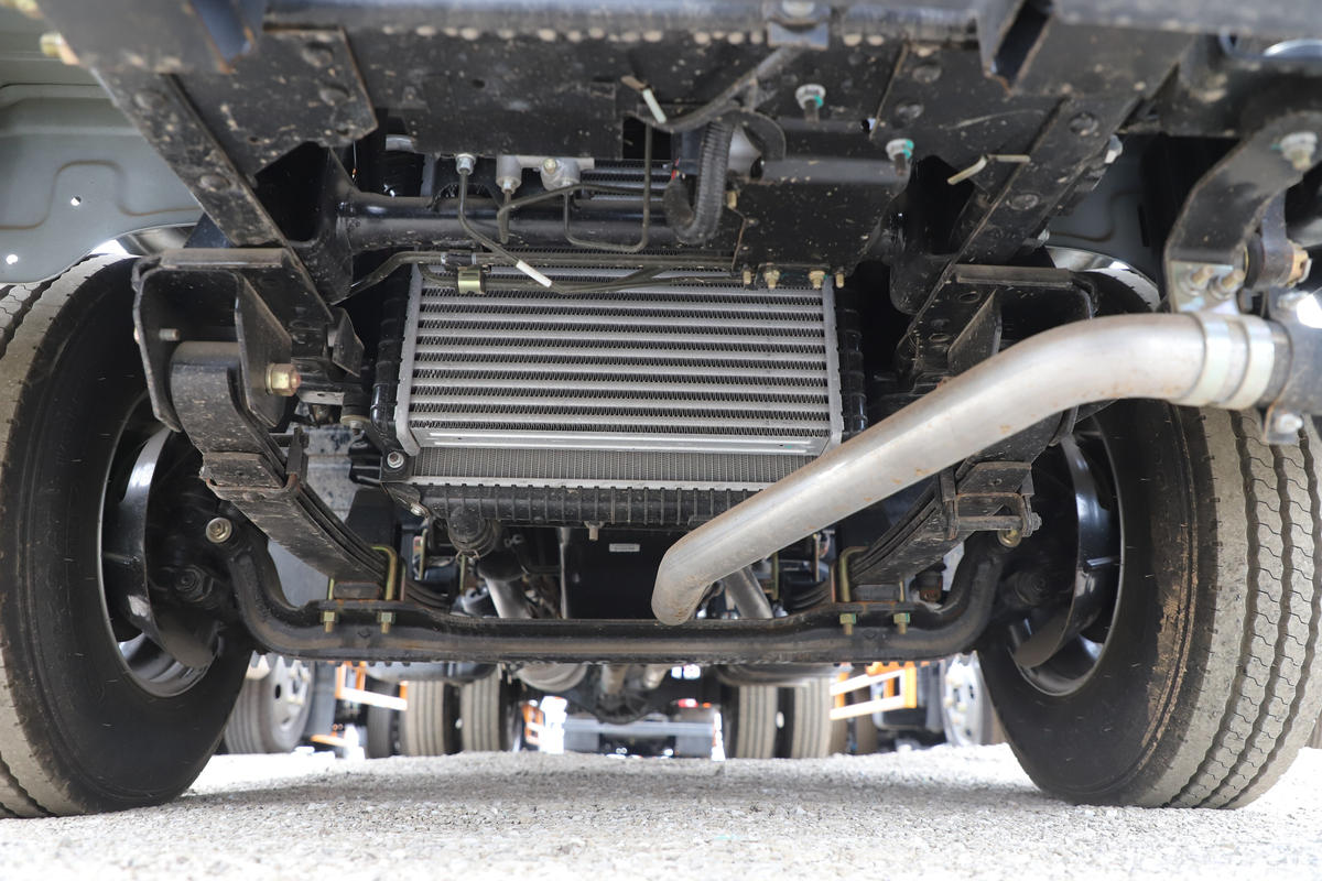 ���� ˳��խ�� 122���� 4X2 4.21����ȼ������ʽ���䳵(JX5044XRQXG26)����