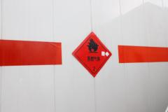 江铃 顺达窄体 122马力 4X2 4.21米易燃气体厢式运输车(JX5044XRQXG26)