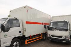江铃 顺达窄体 122马力 4X2 4.21米易燃气体厢式运输车(JX5044XRQXG26)